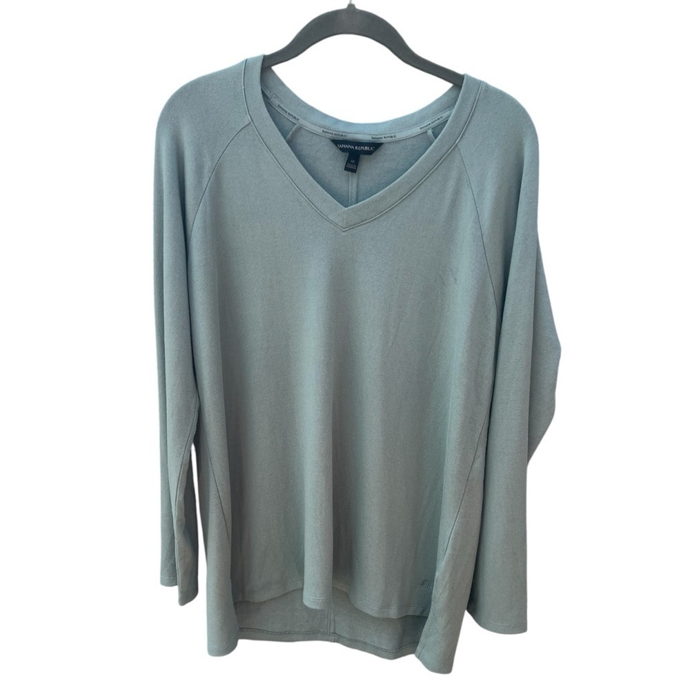 Banana republic ultra soft V-Neck Long Sleeve Top size M